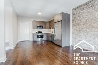 2230 N Sawyer Ave, Unit 3E in Chicago, IL - Building Photo - Building Photo