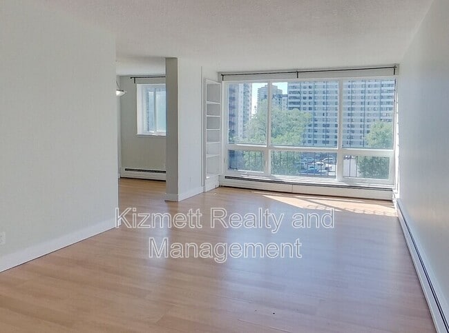 10135-10120 120 St NW in Edmonton, AB - Building Photo - Building Photo