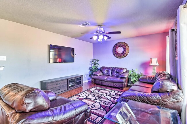 property at 1233 Canyon Oaks Dr