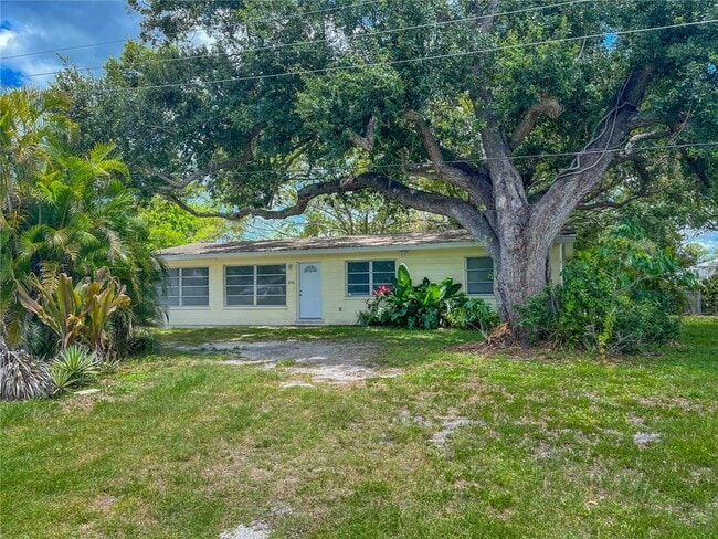 property at 2711 Lynnhurst St