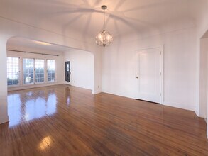 649 N Irving Blvd in Los Angeles, CA - Building Photo - Building Photo