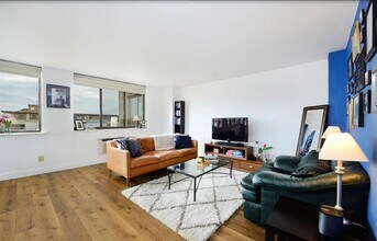 300 NEWARK St in Hoboken, NJ - Building Photo - Building Photo