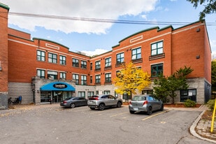 Sandy Hill Apartments in Ottawa, ON - Building Photo