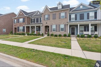 141 Saddle Wood Ln in Hendersonville, TN - Foto de edificio - Building Photo