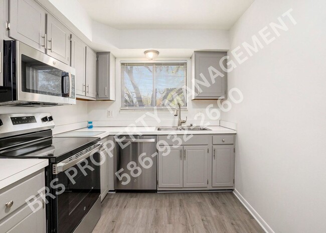 42241 Toddmark Ln in Clinton Township, MI - Building Photo - Building Photo