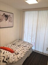 912 Beach Ave in Vancouver, BC - Building Photo - Building Photo