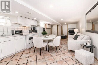 533 Beresford Ave in Toronto, ON - Building Photo - Building Photo