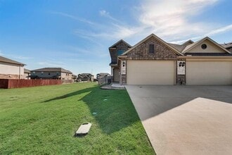 4931 Sanger Cir Dr in Sanger, TX - Building Photo - Building Photo