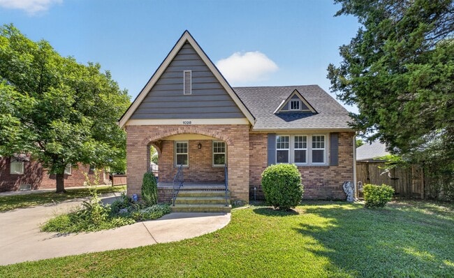 property at 1028 E 33rd Pl