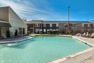 Buena Villa Apartmentes in Houston, TX - Building Photo - Building Photo