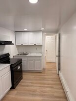 116 Grove St, Unit BSMT in Meriden, CT - Building Photo