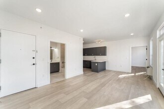 43-45-45 W 32nd St in Bayonne, NJ - Building Photo - Building Photo