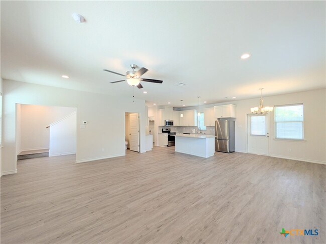 360 Caveside Dr in Canyon Lake, TX - Building Photo - Building Photo