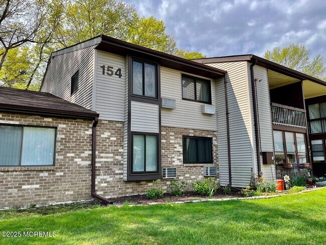 154 Cross Slope Ct in Englishtown, NJ - Building Photo - Building Photo