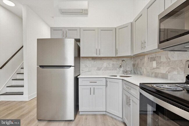 property at 2250 N Woodstock St