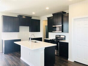 1611 Adobe Walls Way in Austin, TX - Building Photo - Building Photo