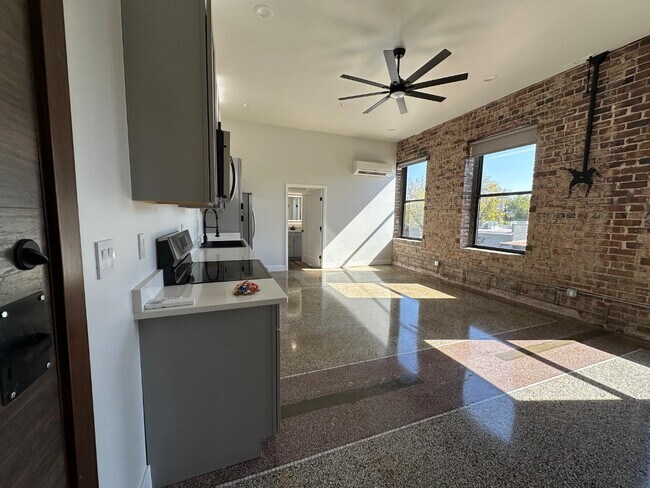 902 N Broadway St in Pittsburg, KS - Building Photo - Building Photo