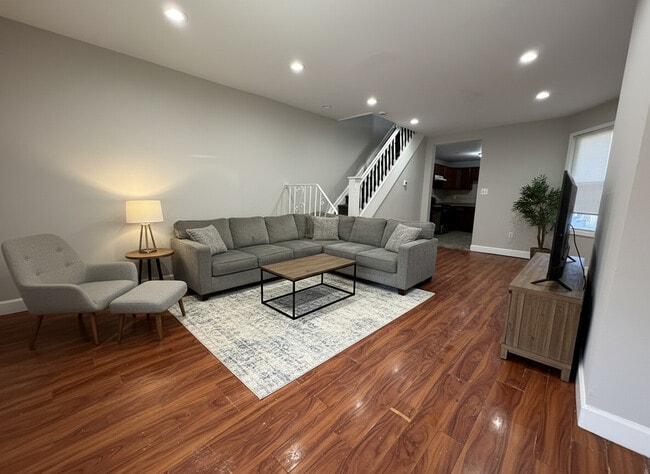 property at 2915 W Wishart St