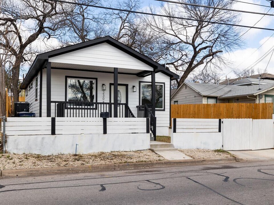 2308 Santa Maria St in Austin, TX - Building Photo