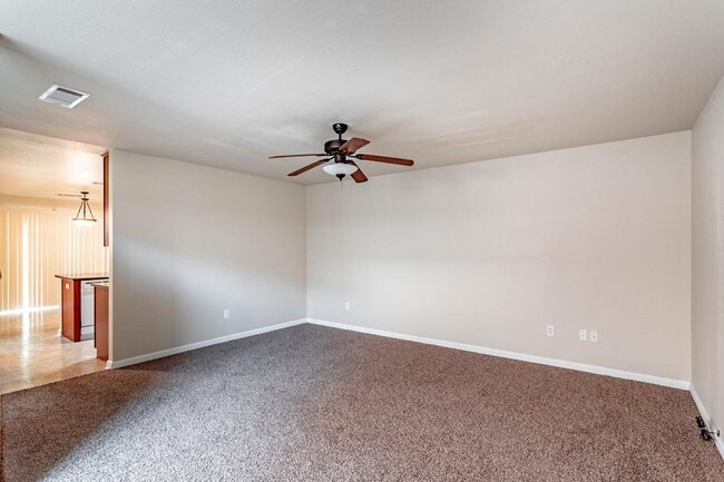 1765 Laurel Avenue, Unit Condo A in Redding, CA - Foto de edificio - Building Photo