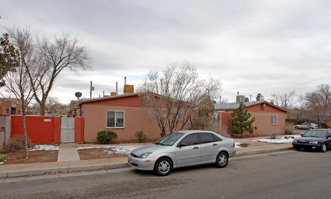 1120 Lead Ave SW in Albuquerque, NM - Foto de edificio - Building Photo