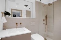 212 Collins Ave, Unit 15 in Miami Beach, FL - Building Photo - Building Photo