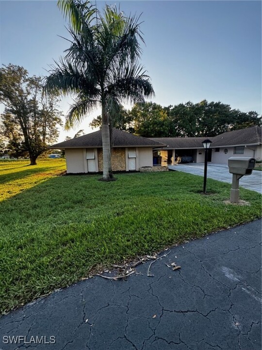 209 Oaklawn Ct in Lehigh Acres, FL - Building Photo