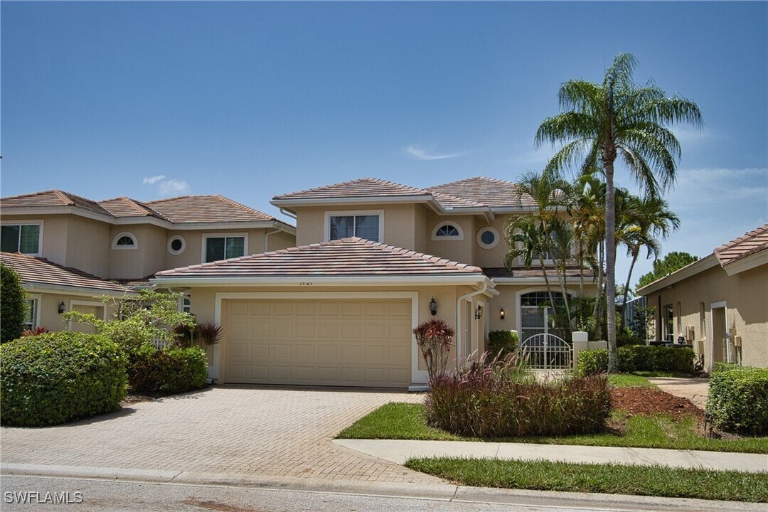 5901 Ashford Ln in Naples, FL - Building Photo