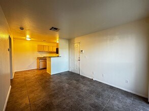 5171 S Lindell Rd in Las Vegas, NV - Building Photo - Building Photo