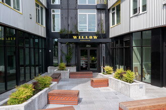 Willow Crossing in Seattle, WA - Building Photo - Building Photo