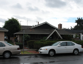 3832 Green Ave in Los Alamitos, CA - Foto de edificio - Building Photo