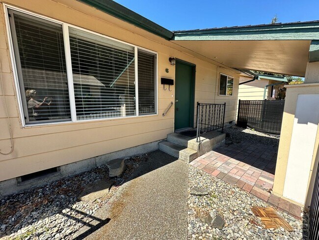 property at 1121 W Stewart Ave