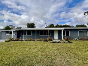 525 NE 27th St in Wilton Manors, FL - Building Photo - Building Photo