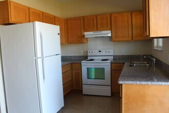 741 N Nicholson Ave, Unit 2 in Long Beach, MS - Foto de edificio - Building Photo