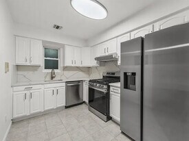 71 Woodlawn Ave, Unit 2 in Jersey City, NJ - Building Photo