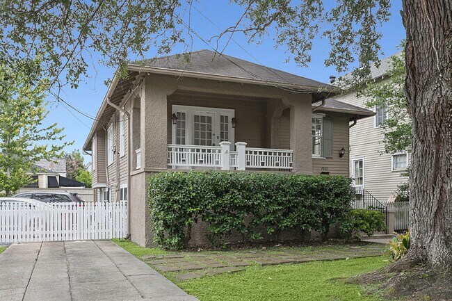 7821 Maple St-Unit -Upstairs in New Orleans, LA - Building Photo - Building Photo