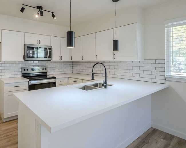 property at 4720 E Belleview St