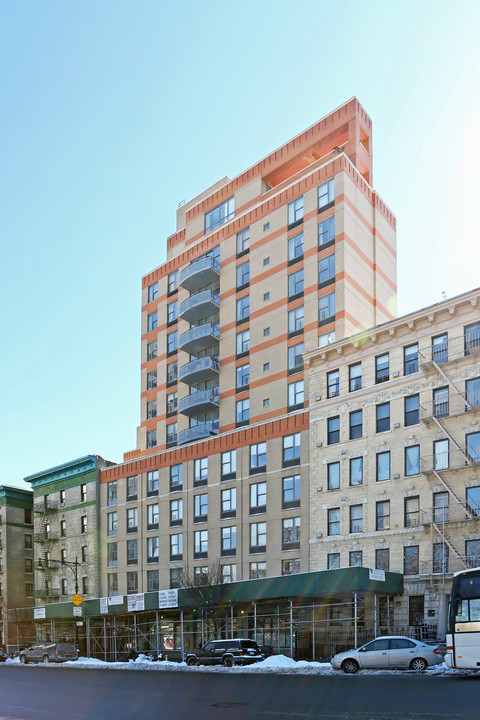 352 W 110th St in New York, NY - Building Photo