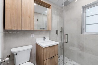 1211 Meridian Ave in Miami Beach, FL - Building Photo - Building Photo