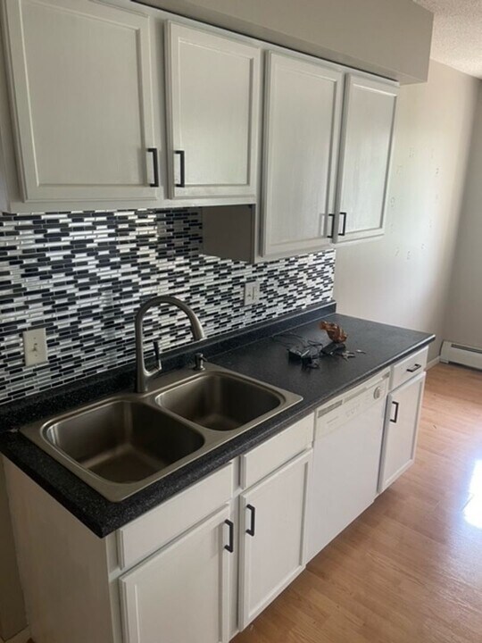 2740 Rosalyn Ct in New Hope, MN - Building Photo