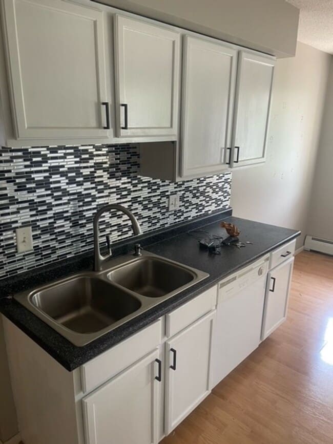 property at 2740 Rosalyn Ct