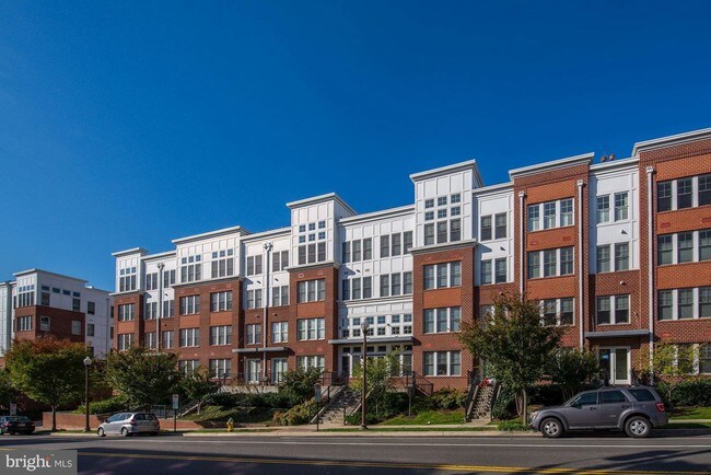 1418 N Rhodes St-Unit -B125 in Arlington, VA - Building Photo - Building Photo