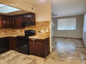 2565 N Fair Oaks Ave in Tucson, AZ - Building Photo - Building Photo