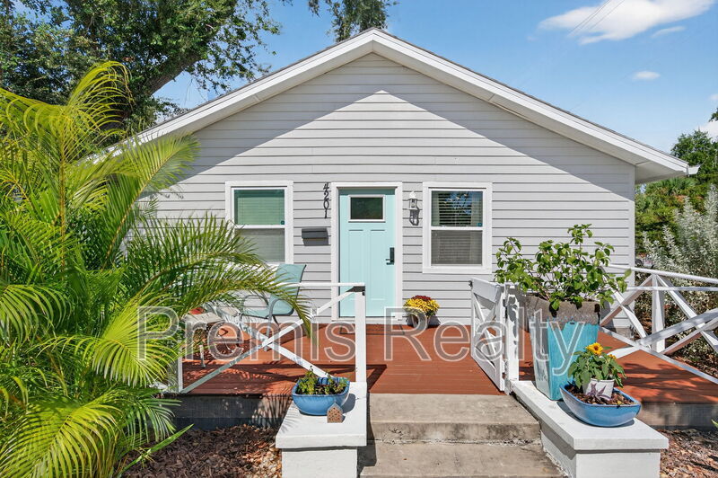 4201 3rd Ave N in St. Petersburg, FL - Building Photo