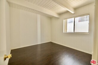 451 S Oakhurst Dr in Beverly Hills, CA - Building Photo - Building Photo