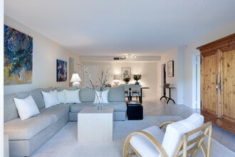 250 Bradley Pl in Palm Beach, FL - Foto de edificio - Building Photo