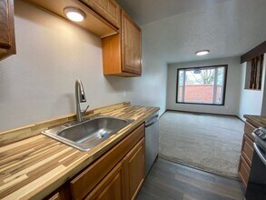 4351-4351 NE 82nd Ave in Portland, OR - Building Photo - Building Photo