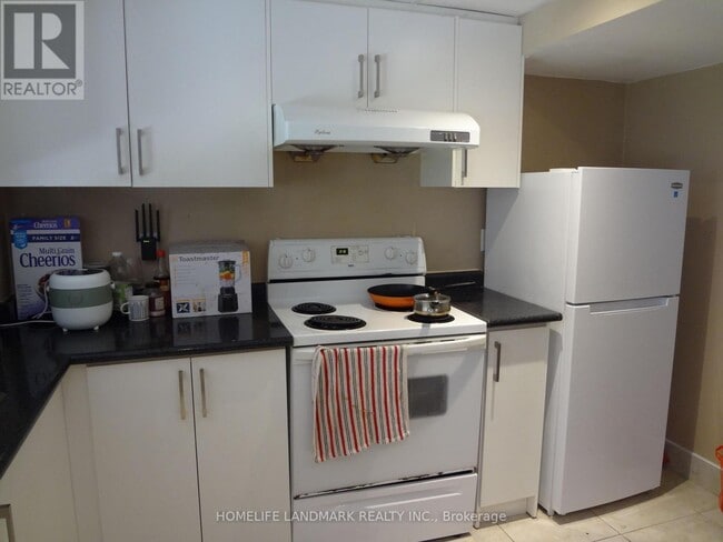 30 Eva Grove Ct in Whitchurch-Stouffville, ON - Building Photo - Building Photo