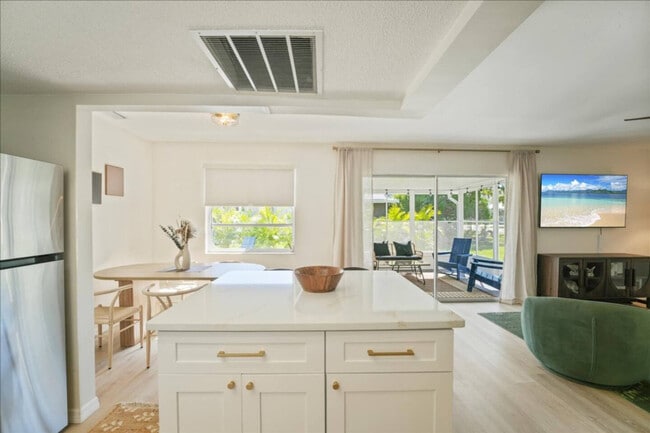 113 Base Ave W in Venice, FL - Building Photo - Building Photo