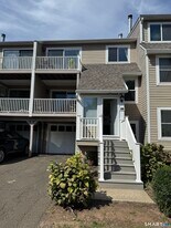 103 Peddlers Dr in Branford, CT - Building Photo